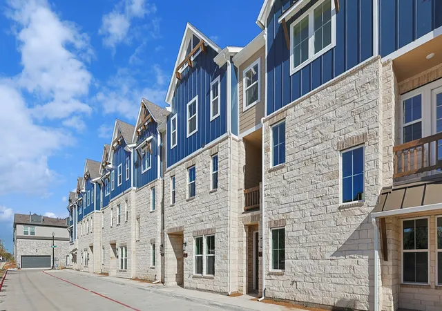 Photo 1 of Townhouse for sale at 941 Concan Dr, Plano, TX 75075 | MLS# 21347947 | Listing updated on 2026-08-27