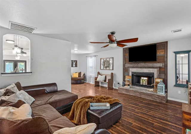 Photo 4 of Single family home for sale at 7719 Prairie Creek Ln, Tolar, TX 76476 | MLS# 21347948 | Listing updated on 2026-08-21