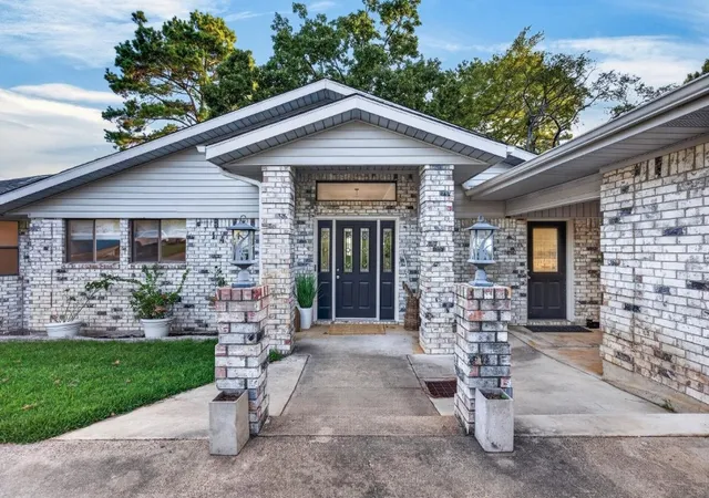 Photo 3 of Single family home for sale at 148 Vista Dr, Eustace, TX 75124 | MLS# 21333968 | Listing updated on 2026-10-03