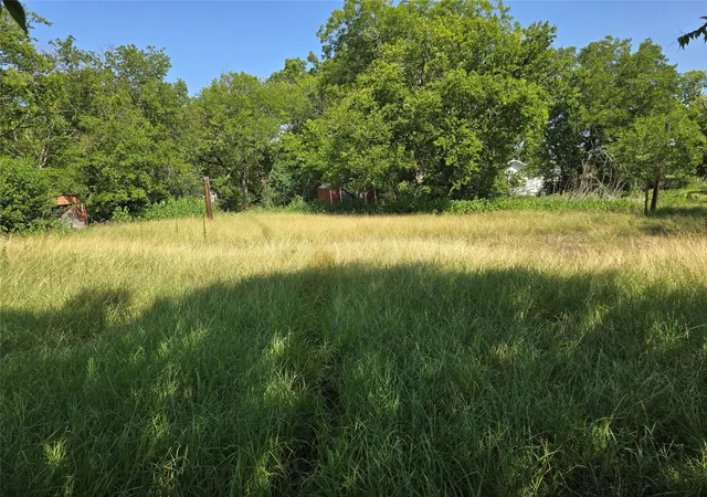 Photo 1 of Sale Pending at 702 3rd St, Hubbard, TX 76648 | MLS# 21347457 | Listing updated on 2026-08-25