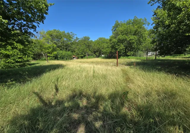 Photo 3 of Sale Pending at 702 3rd St, Hubbard, TX 76648 | MLS# 21347457 | Listing updated on 2026-08-25
