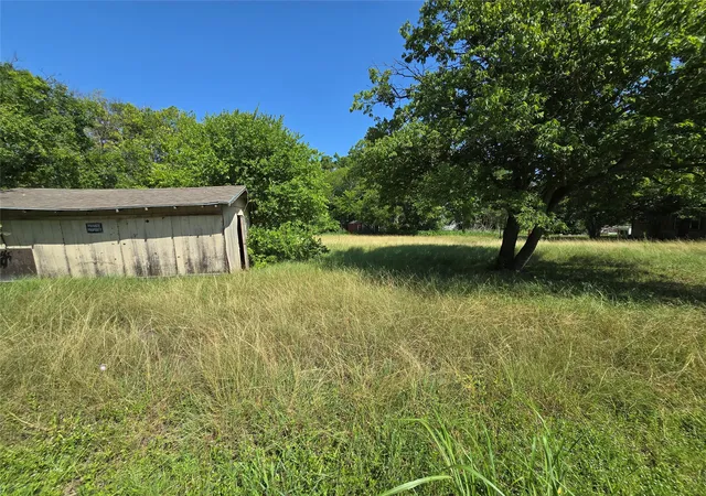 Photo 4 of Sale Pending at 702 3Rd St, Hubbard, TX 76648 | MLS# 21347457 | Listing updated on 2026-08-25
