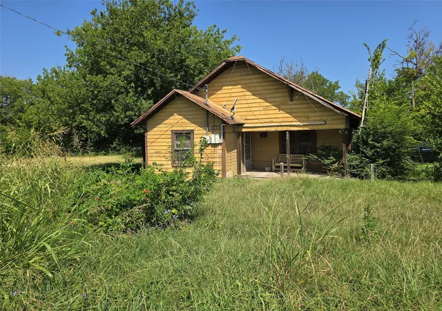 Photo 1 of Sale Pending at 700 3rd St, Hubbard, TX 76648 | MLS# 21347368 | Listing updated on 2026-08-25