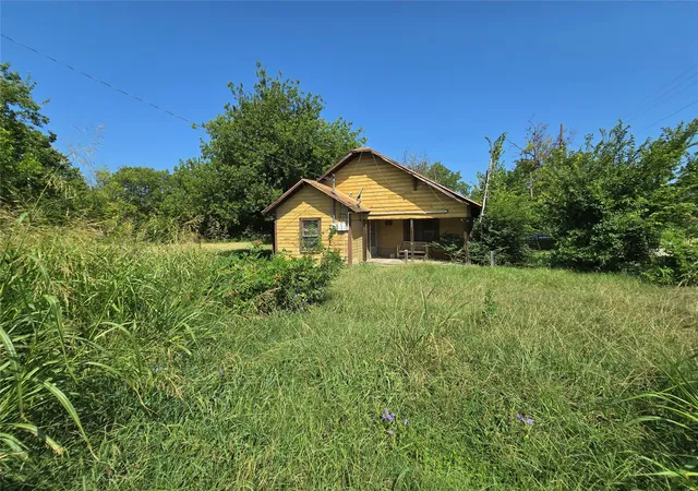Photo 2 of Sale Pending at 700 3rd St, Hubbard, TX 76648 | MLS# 21347368 | Listing updated on 2026-08-25