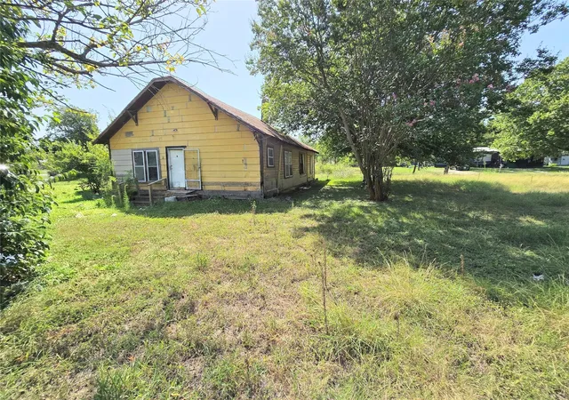 Photo 3 of Sale Pending at 700 3rd St, Hubbard, TX 76648 | MLS# 21347368 | Listing updated on 2026-08-25