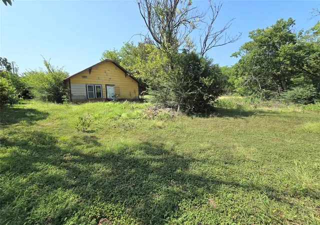 Photo 3 of Sale Pending at 700 3Rd St, Hubbard, TX 76648 | MLS# 21347368 | Listing updated on 2026-08-25