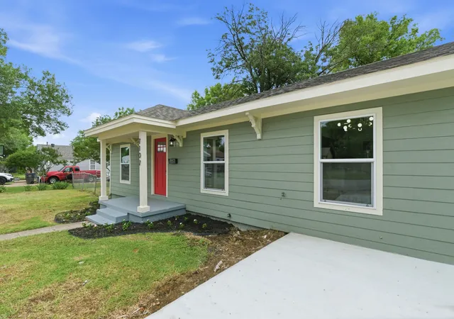 Photo 3 of Single family home for sale at 7107 Garza Ave, Fort Worth, TX 76116 | MLS# 21348079 | Listing updated on 2026-10-07