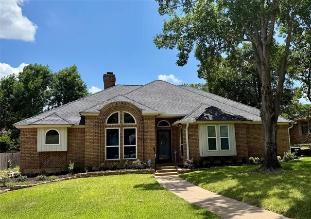 Photo 1 of Sale Pending at 5008 Dawnwood Ct, Arlington, TX 76017 | MLS# 21348097 | Listing updated on 2026-08-08