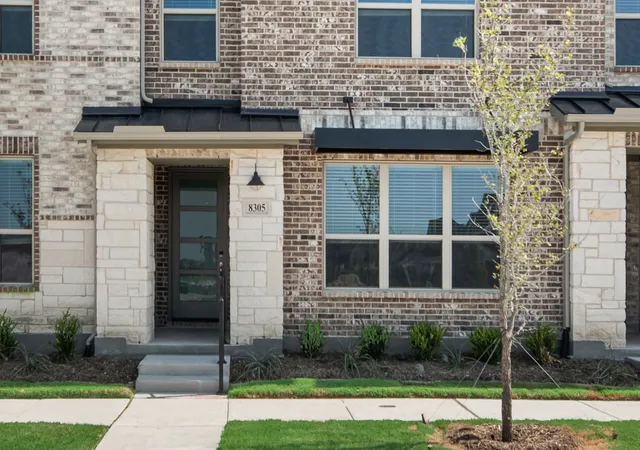 Photo 2 of Townhouse for sale at 8305 Bayside Dr, Rowlett, TX 75088 | MLS# 21347006 | Listing updated on 2026-09-30
