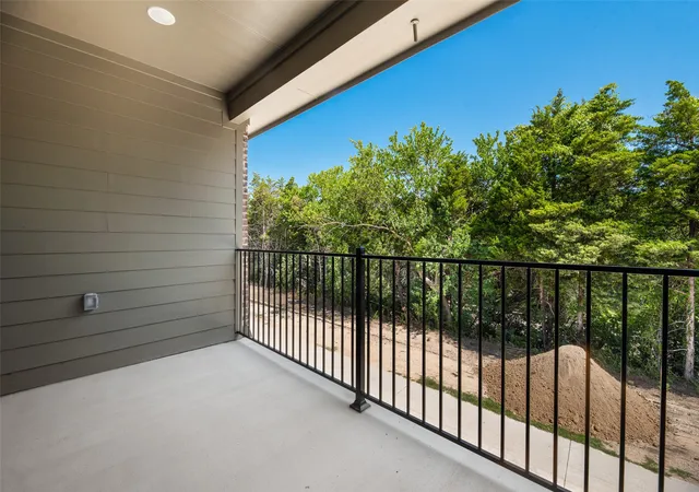 Photo 3 of Townhouse for sale at 8305 Bayside Dr, Rowlett, TX 75088 | MLS# 21347006 | Listing updated on 2026-09-30