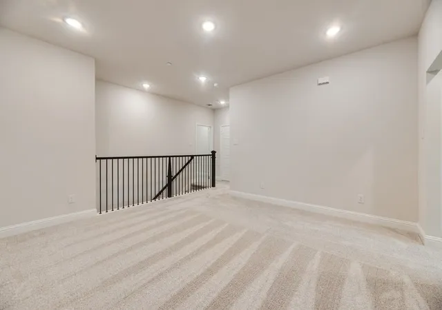 Photo 4 of Townhouse for sale at 8305 Bayside Dr, Rowlett, TX 75088 | MLS# 21347006 | Listing updated on 2026-09-30