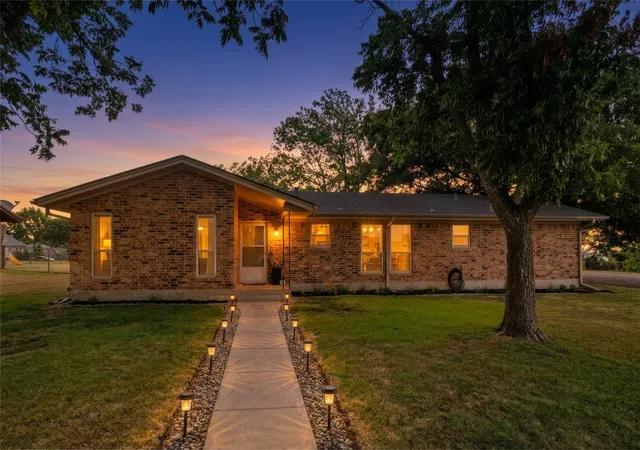 Photo 3 of Single family home for sale at 239 S Pine St, Muenster, TX 76252 | MLS# 21347860 | Listing updated on 2026-08-03