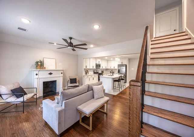 Photo 3 of Single family home for sale at 809 Haynes Ave, Fort Worth, TX 76103 | MLS# 21348088 | Listing updated on 2026-09-02