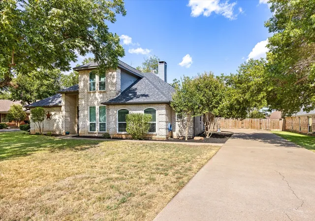 Photo 3 of Single family home for sale at 6105 Belvidere Cir, Granbury, TX 76049 | MLS# 21348124 | Listing updated on 2026-09-03