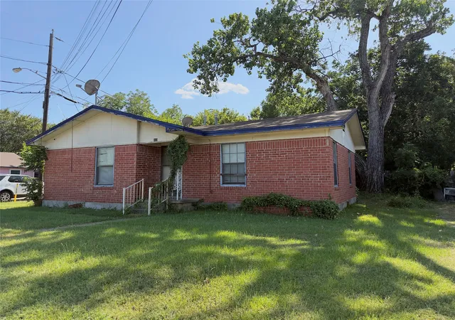 Photo 1 of Sale Pending at 303 N Masters Dr, Dallas, TX 75217 | MLS# 21348067 | Listing updated on 2026-08-26