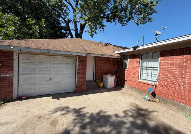 Photo 3 of Sale Pending at 303 N Masters Dr, Dallas, TX 75217 | MLS# 21348067 | Listing updated on 2026-08-26