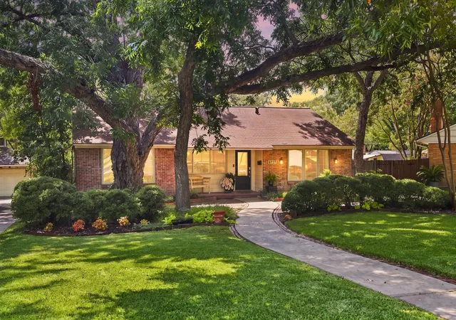 Photo 1 of Single family home for sale at 8727 Fawn Dr, Dallas, TX 75238 | MLS# 21344021 | Listing updated on 2026-08-10