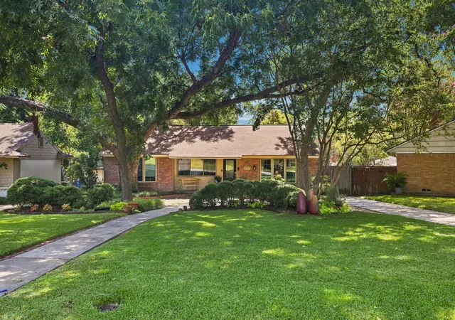 Photo 2 of Single family home for sale at 8727 Fawn Dr, Dallas, TX 75238 | MLS# 21344021 | Listing updated on 2026-08-10