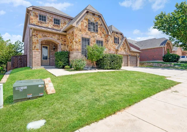Photo 3 of Single family home for sale at 1208 Catherine Ln, Burleson, TX 76028 | MLS# 21348143 | Listing updated on 2026-08-20