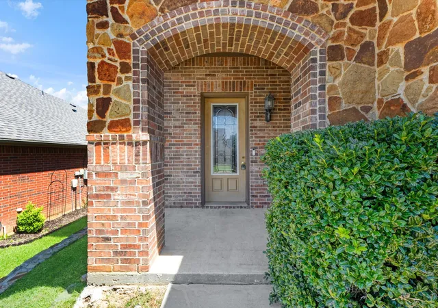 Photo 4 of Single family home for sale at 1208 Catherine Ln, Burleson, TX 76028 | MLS# 21348143 | Listing updated on 2026-08-20