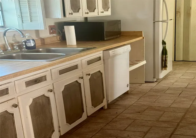Photo 3 of Single family home for sale at 2601 S Park St, Commerce, TX 75428 | MLS# 21348131 | Listing updated on 2026-08-04