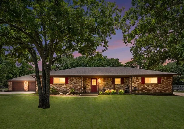 Photo 2 of Sale Pending at 902 Greenbriar Dr, Joshua, TX 76058 | MLS# 21345500 | Listing updated on 2026-09-22