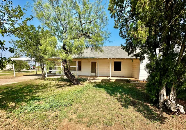 Photo 3 of Single family home for sale at 1117-1121 S Washington St, Aspermont, TX 79502 | MLS# 21344294 | Listing updated on 2026-09-05