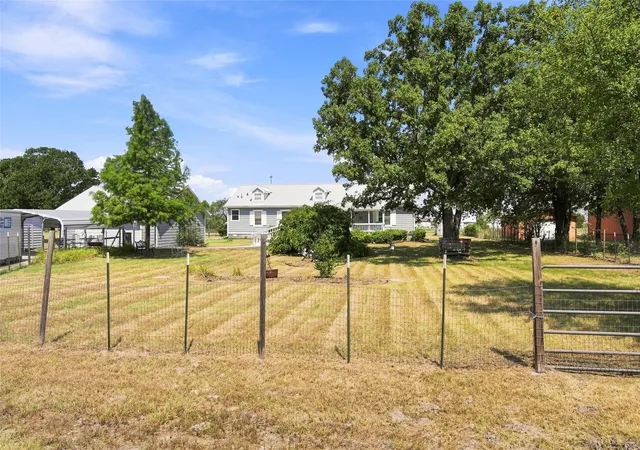 Photo 2 of Manufactured home for sale at 5177 Timarron Dr, Scurry, TX 75158 | MLS# 21348216 | Listing updated on 2026-09-18