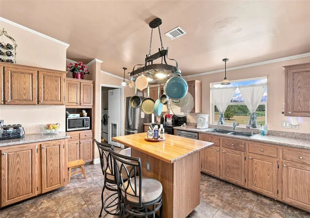 Photo 4 of Manufactured home for sale at 5177 Timarron Dr, Scurry, TX 75158 | MLS# 21348216 | Listing updated on 2026-09-18