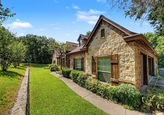 Photo 3 of Single family home for sale at 127 Cedar Bluff Ct, Aledo, TX 76008 | MLS# 21348151 | Listing updated on 2026-08-03