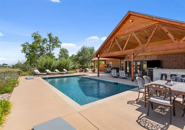 Photo 1 of Single family home for sale at 128 Hoffmeyer Ln, Robinson, TX 76706 | MLS# 21346980 | Listing updated on 2026-08-20