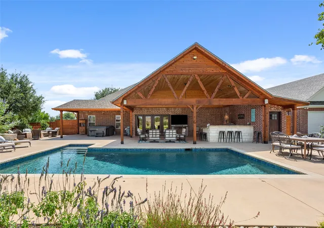 Photo 3 of Single family home for sale at 128 Hoffmeyer Ln, Robinson, TX 76706 | MLS# 21346980 | Listing updated on 2026-08-20