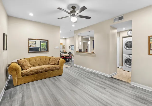Photo 4 of Condo for sale at 8601 Park Ln #612, Dallas, TX 75231 | MLS# 21347359 | Listing updated on 2026-10-03