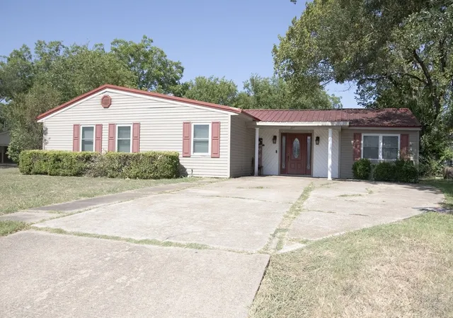 Photo 1 of Single family home for sale at 214 Red Bird Ln, Mexia, TX 76667 | MLS# 21345718 | Listing updated on 2026-08-03
