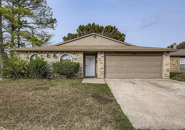 Photo 2 of Single family home for sale at 2001 Newbury Dr, Arlington, TX 76014 | MLS# 21347975 | Listing updated on 2026-09-01