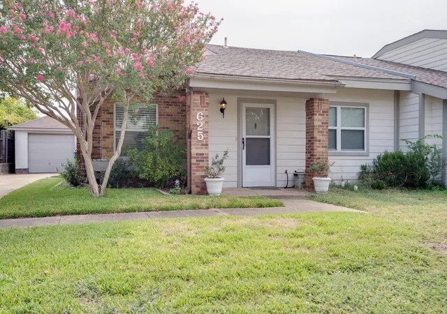 Photo 1 of Single family home for sale at 625 Prairie Dell St, Lewisville, TX 75067 | MLS# 21348327 | Listing updated on 2026-10-01