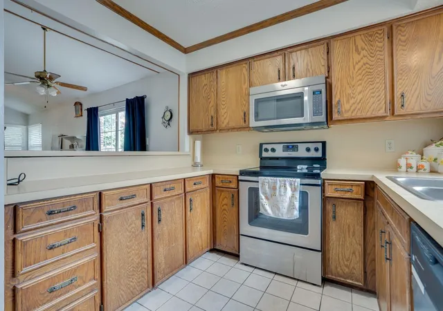 Photo 4 of Single family home for sale at 625 Prairie Dell St, Lewisville, TX 75067 | MLS# 21348327 | Listing updated on 2026-10-01