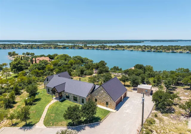 Photo 3 of Single family home for sale at 1005 Deepwater Rd, Brownwood, TX 76801 | MLS# 21347664 | Listing updated on 2026-08-17
