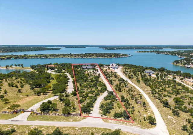 Photo 3 of Single family home for sale at 1005 Deepwater Rd, Brownwood, TX 76801 | MLS# 21347664 | Listing updated on 2026-08-17