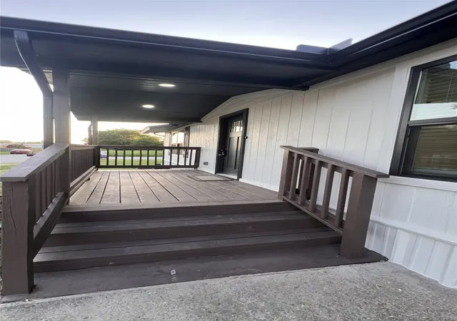 Photo 3 of Sale Pending at 811 Thompson St, Gainesville, TX 76240 | MLS# 21346896 | Listing updated on 2026-08-31