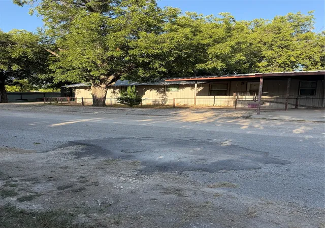 Photo 2 of Single family home for sale at 601 13 Th, Coleman, TX 76834 | MLS# 21348396 | Listing updated on 2026-09-19