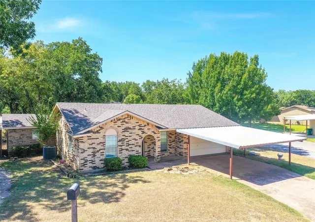 Single family home for sale at 1715 Timberlane St, Jacksboro, TX 76458 | MLS# 21347929