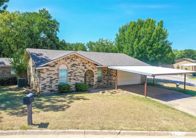 Photo 3 of Single family home for sale at 1715 Timberlane St, Jacksboro, TX 76458 | MLS# 21347929 | Listing updated on 2026-08-03