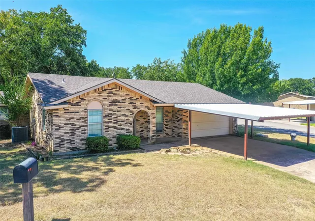 Photo 3 of Single family home for sale at 1715 Timberlane St, Jacksboro, TX 76458 | MLS# 21347929 | Listing updated on 2026-09-22