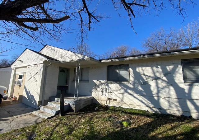 Photo 3 of Single family home for sale at 3429 Moon Dr, Mesquite, TX 75150 | MLS# 21348470 | Listing updated on 2026-08-03