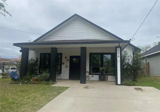 Photo 1 of Single family home for sale at 1410 E Royall Blvd, Malakoff, TX 75148 | MLS# 21348471 | Listing updated on 2026-08-03