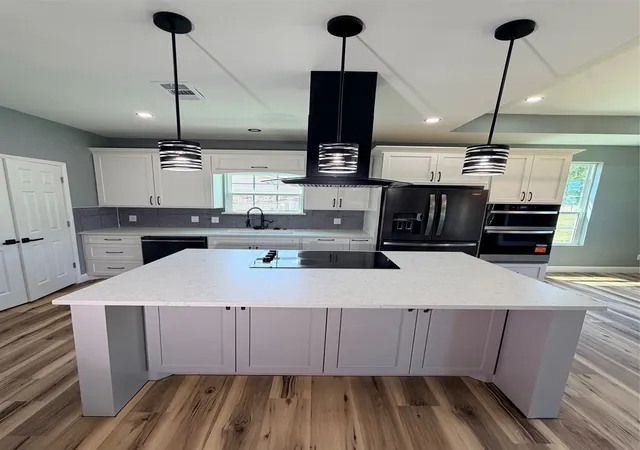 Photo 4 of Single family home for sale at 302 E Travis St, Leonard, TX 75452 | MLS# 21348497 | Listing updated on 2026-08-17