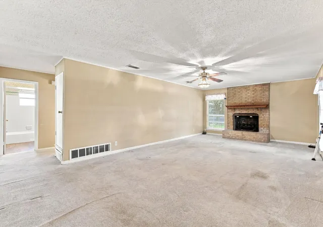 Photo 4 of Single family home for sale at 613 Cooper St, Ennis, TX 75119 | MLS# 21348234 | Listing updated on 2026-10-02