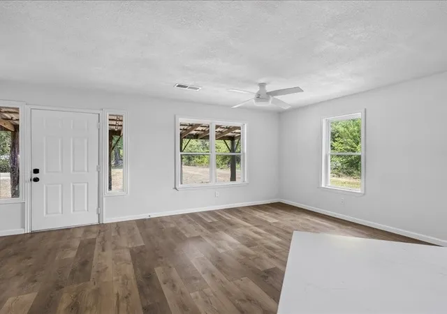 Photo 4 of Single family home for sale at 8846 County Road 2448, Tool, TX 75143 | MLS# 21348355 | Listing updated on 2026-10-05
