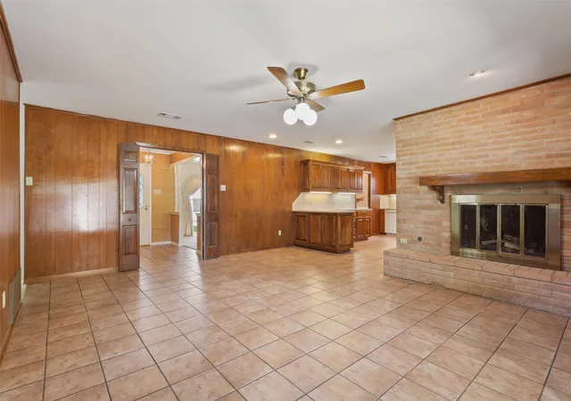 Photo 4 of Sale Pending at 5201 Lake Highlands Dr, Waco, TX 76710 | MLS# 21348451 | Listing updated on 2026-10-05